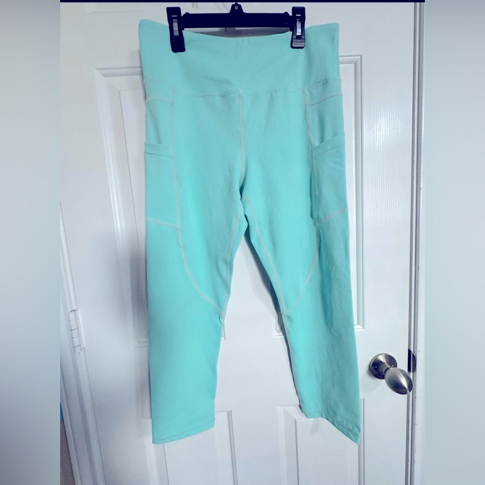 Zyia Active. Light n Tight. High rise. Capri. SpearMint?  Size large 8-10 .